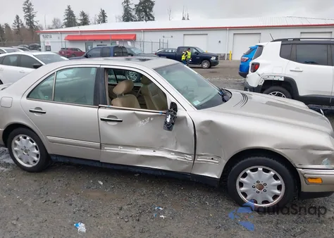 1998 Mercedes-Benz E 320 from USA, damaged, VIN WDBJF65F2WA648301